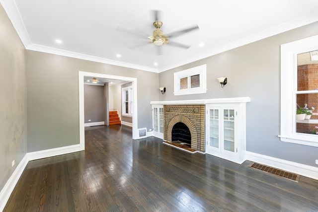 3035 N Luna Avenue, Chicago, IL 60641