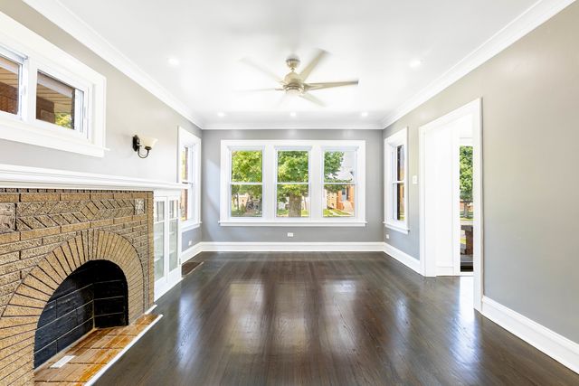 3035 N Luna Avenue, Chicago, IL 60641