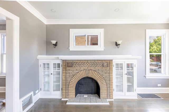 3035 N Luna Avenue, Chicago, IL 60641