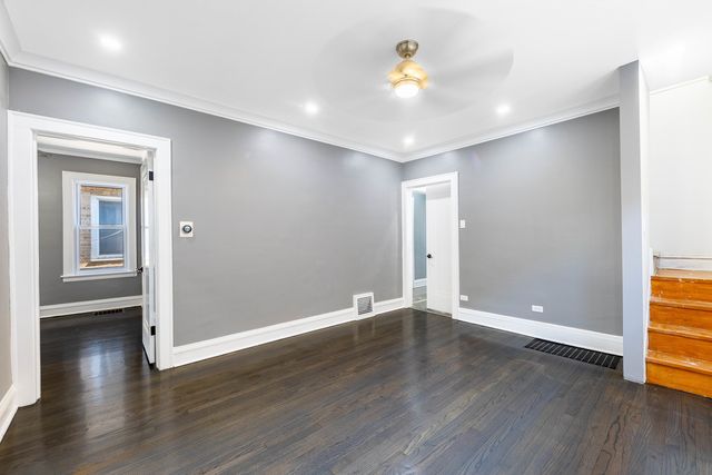 3035 N Luna Avenue, Chicago, IL 60641