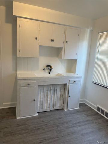 17167 Hartwell Street, Detroit, MI 48235