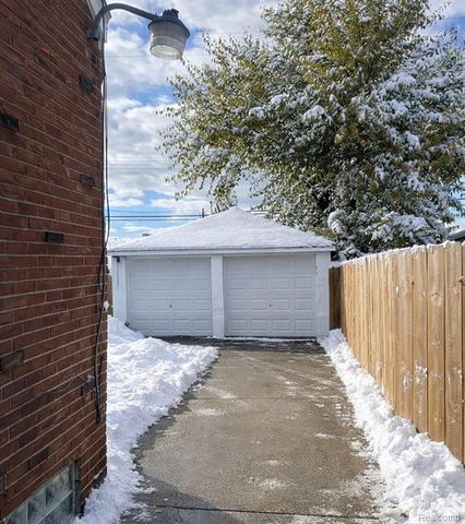 17167 Hartwell Street, Detroit, MI 48235