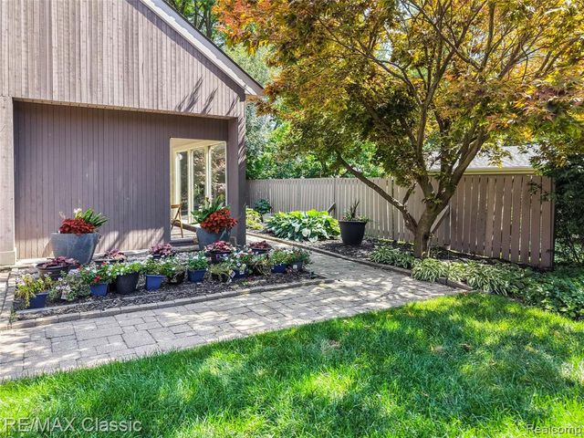 2953 Little Lane, Bloomfield Hills, MI 48302
