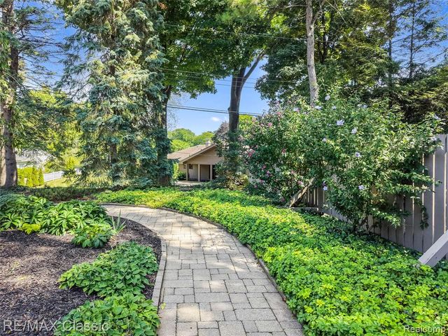 2953 Little Lane, Bloomfield Hills, MI 48302
