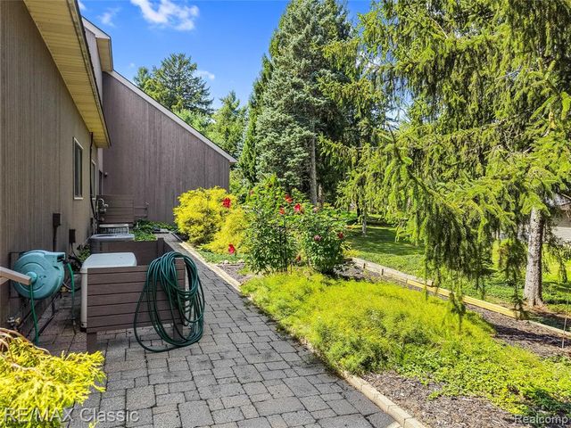 2953 Little Lane, Bloomfield Hills, MI 48302