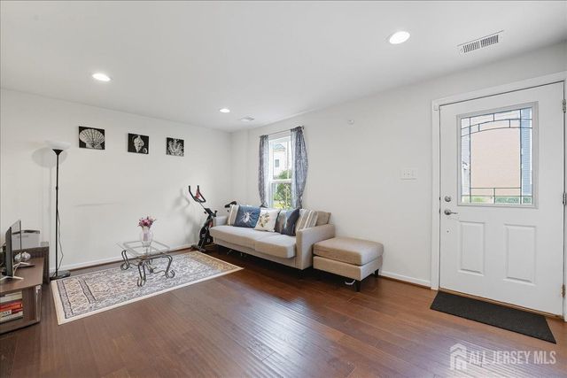 805 Bayside Court, South Amboy, NJ 08879