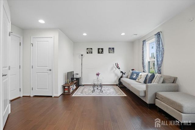 805 Bayside Court, South Amboy, NJ 08879