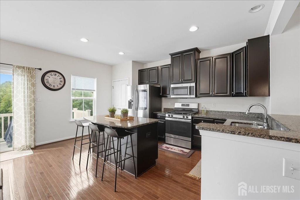 805 Bayside Court, South Amboy, NJ 08879