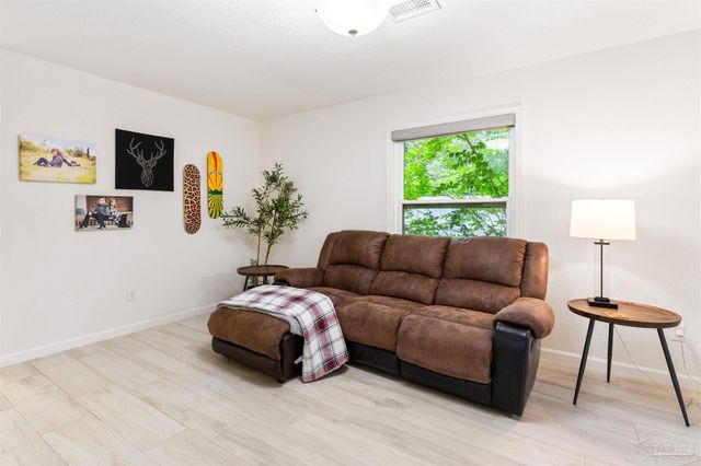 3085 Robertson Rd, Pensacola, FL 32507