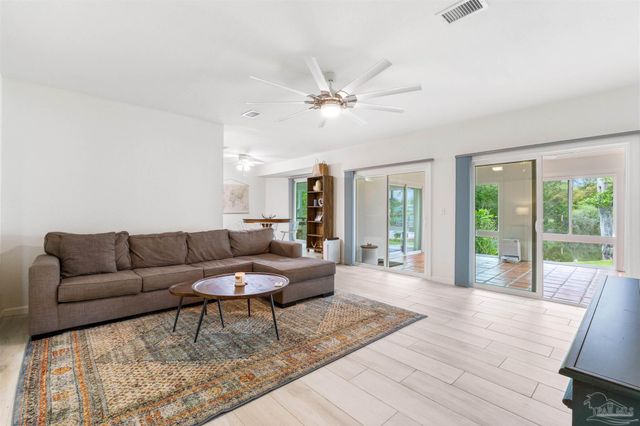 3085 Robertson Rd, Pensacola, FL 32507