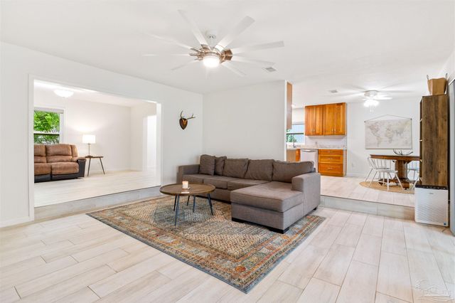 3085 Robertson Rd, Pensacola, FL 32507