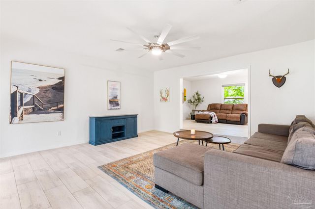 3085 Robertson Rd, Pensacola, FL 32507