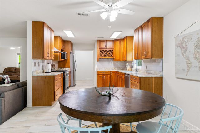 3085 Robertson Rd, Pensacola, FL 32507