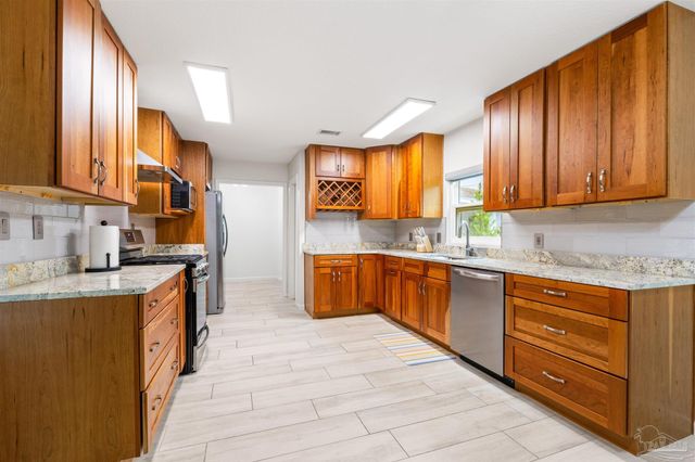 3085 Robertson Rd, Pensacola, FL 32507