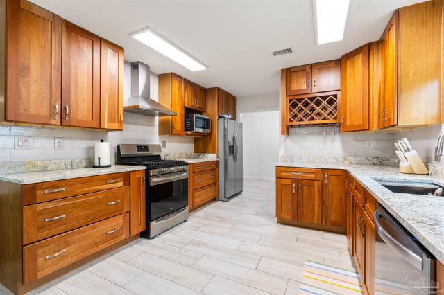 3085 Robertson Rd, Pensacola, FL 32507