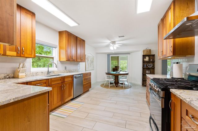 3085 Robertson Rd, Pensacola, FL 32507