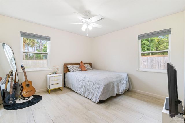 3085 Robertson Rd, Pensacola, FL 32507