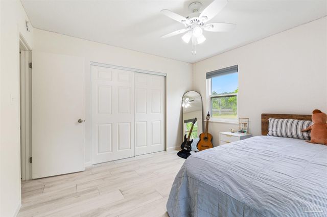 3085 Robertson Rd, Pensacola, FL 32507
