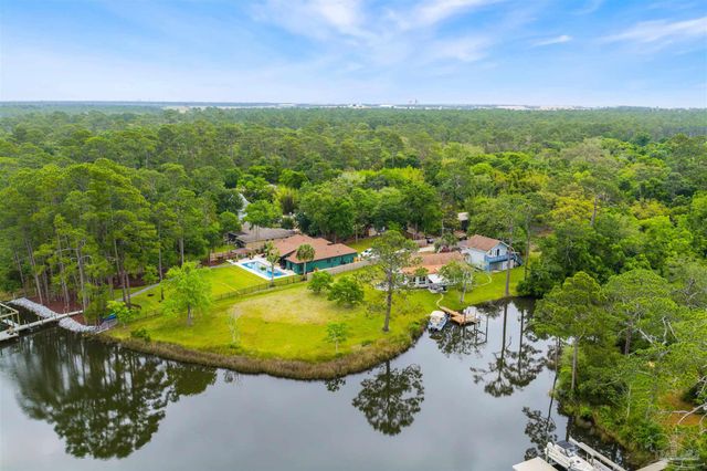 3085 Robertson Rd, Pensacola, FL 32507