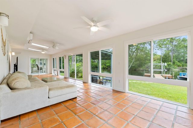 3085 Robertson Rd, Pensacola, FL 32507