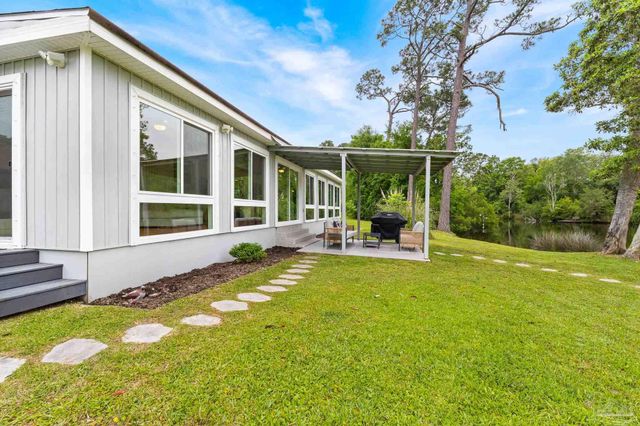 3085 Robertson Rd, Pensacola, FL 32507