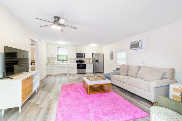 3085 Robertson Rd, Pensacola, FL 32507