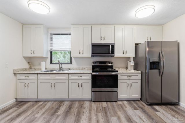3085 Robertson Rd, Pensacola, FL 32507