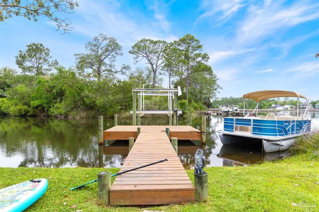 3085 Robertson Rd, Pensacola, FL 32507