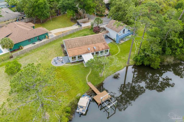 3085 Robertson Rd, Pensacola, FL 32507
