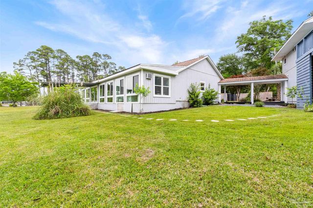 3085 Robertson Rd, Pensacola, FL 32507