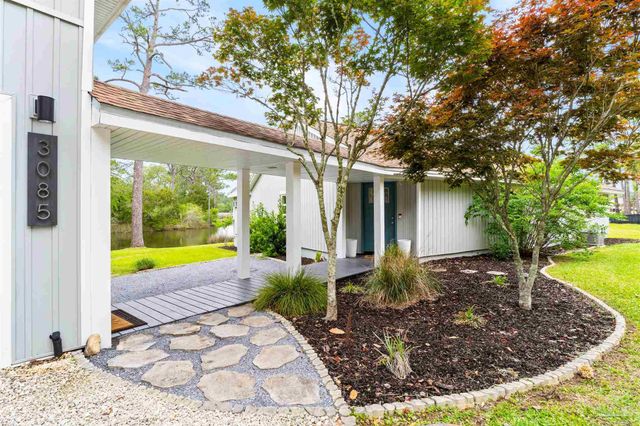 3085 Robertson Rd, Pensacola, FL 32507
