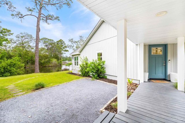 3085 Robertson Rd, Pensacola, FL 32507