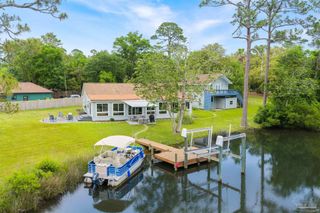 3085 Robertson Rd, Pensacola, FL 32507