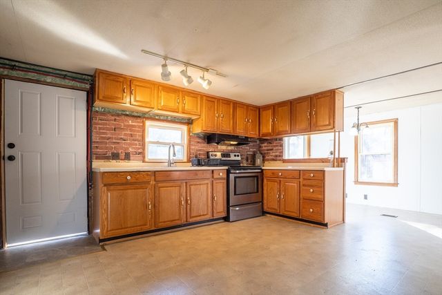 238 Brookfield Road, Brimfield, MA 01010