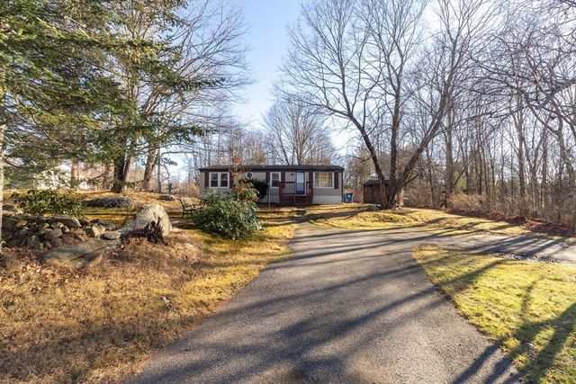 238 Brookfield Road, Brimfield, MA 01010