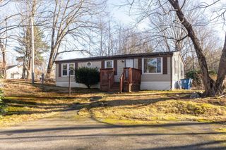 238 Brookfield Road, Brimfield, MA 01010