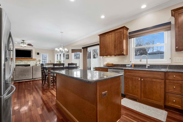 117 S Grant Street, Westmont, IL 60559