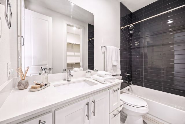 5707 Lindell Avenue 202, Dallas, TX 75206