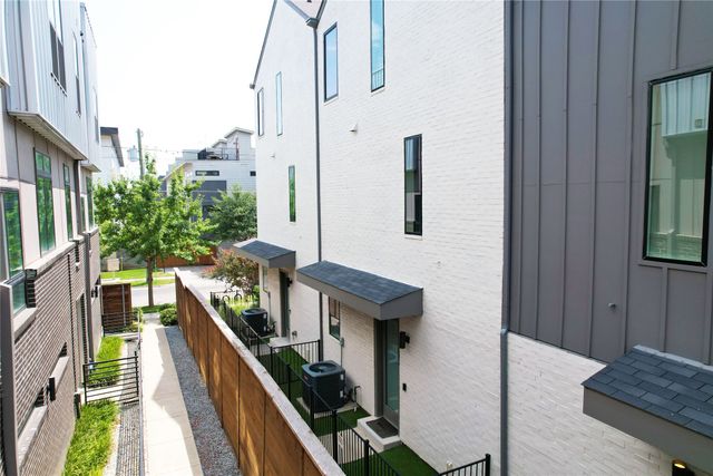 5707 Lindell Avenue 202, Dallas, TX 75206