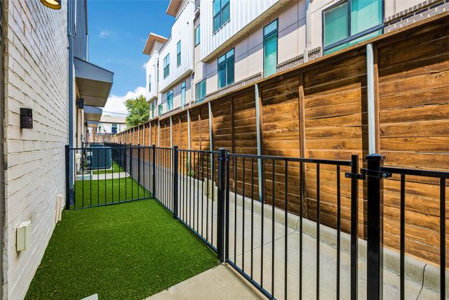 5707 Lindell Avenue 202, Dallas, TX 75206