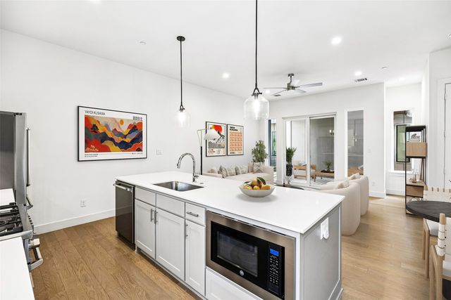 5707 Lindell Avenue 202, Dallas, TX 75206