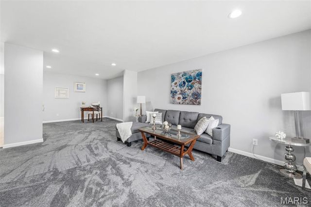 2 Tarpon Court, Florissant, MO 63033