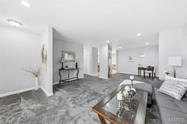 2 Tarpon Court, Florissant, MO 63033