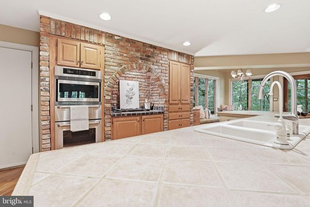 2809 CLOVE LN, Edgewater, MD 21037