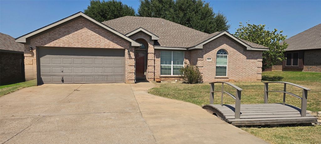 3018 Stroll Drive, Granbury, TX 76049