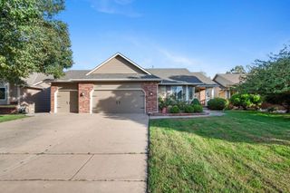 8706 W Oak Ridge Cir, Wichita, KS 67205