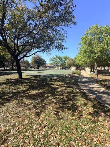 10132 Del Lago, San Antonio, TX 78245