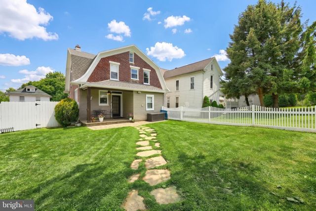 14 S MAIN ST, Seven Valleys, PA 17360