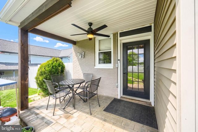 14 S MAIN ST, Seven Valleys, PA 17360