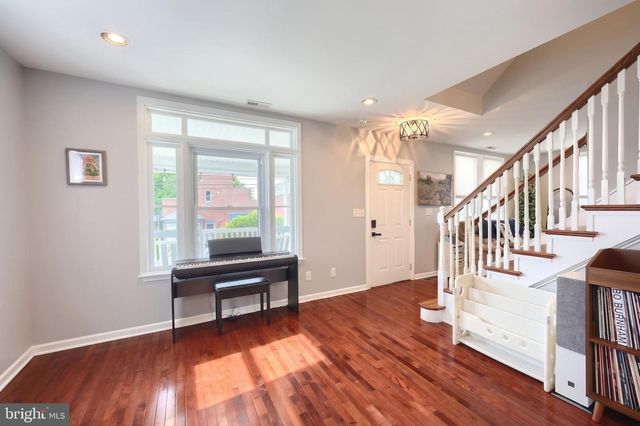 14 S MAIN ST, Seven Valleys, PA 17360